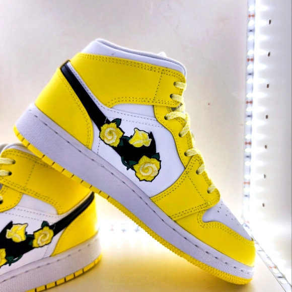 ❗️SOLD ❗️Air Jordan 1 MID | DYNAMIC YELLOW FLORAL (GS) - Picture 14 of 16